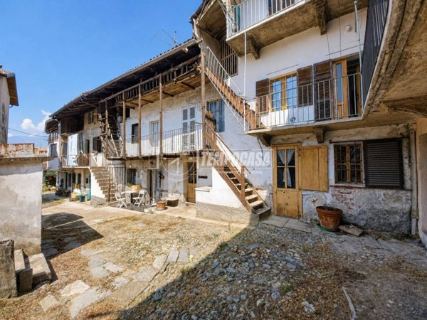 casa indipendente in vendita a Biella in zona Pavignano