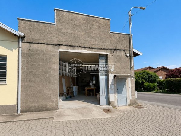 locale di sgombero in vendita a Biella in zona Chiavazza