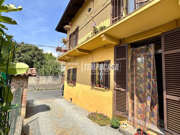 casa indipendente in vendita a Biella in zona Barazzetto