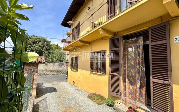 casa indipendente in vendita a Biella in zona Barazzetto