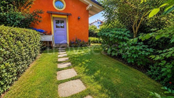 casa indipendente in vendita a Biella in zona Bonino