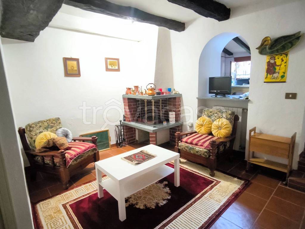 casa indipendente in vendita a Biella in zona Chiavazza