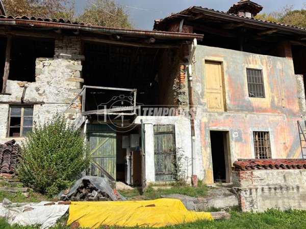 casa indipendente in vendita a Biella in zona Cossila