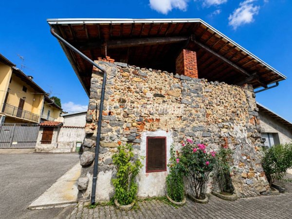 casa indipendente in vendita a Biella in zona Chiavazza