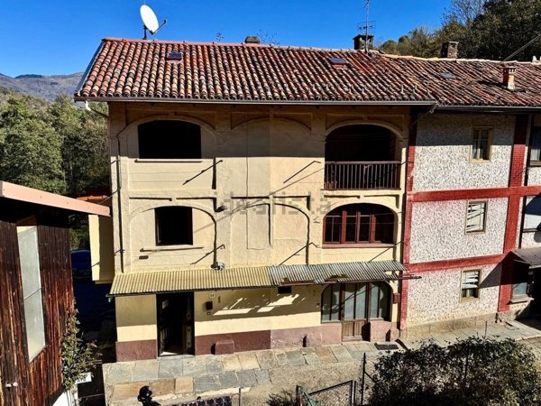 casa indipendente in vendita a Biella in zona Favaro