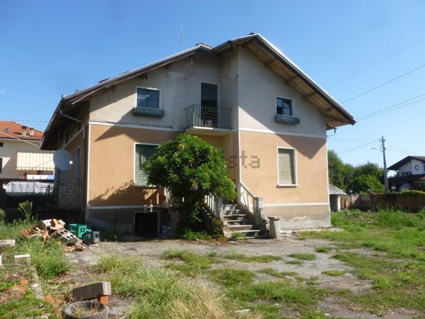 casa indipendente in vendita a Biella in zona La Tour