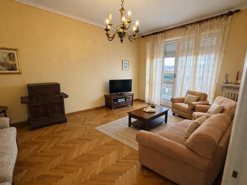 appartamento in vendita a Biella in zona Centro Città