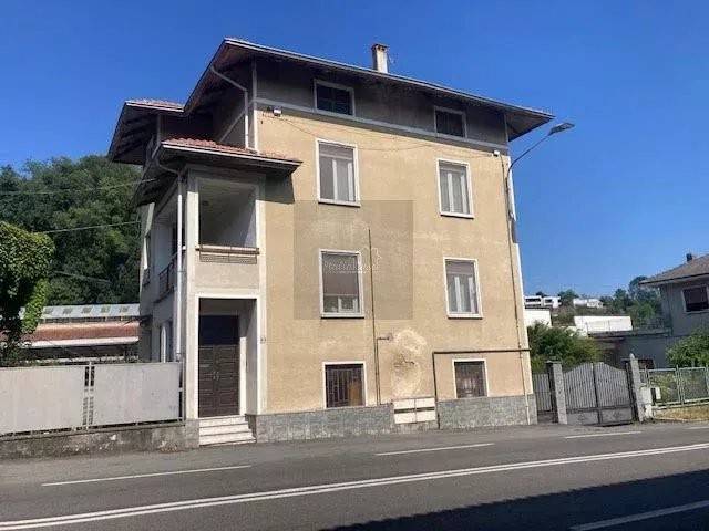 casa indipendente in vendita a Biella in zona Oremo
