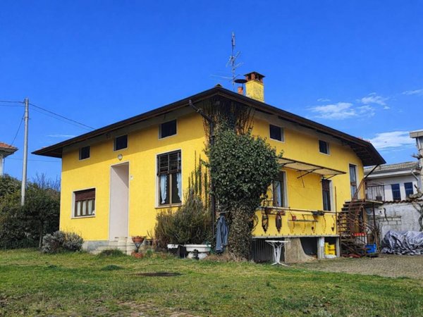 casa indipendente in vendita a Biella in zona Chiavazza