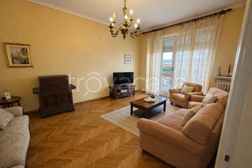 appartamento in vendita a Biella in zona Centro Città