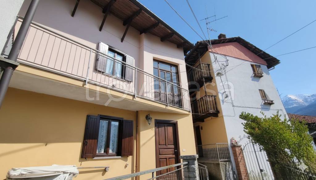 casa indipendente in vendita a Biella in zona Favaro