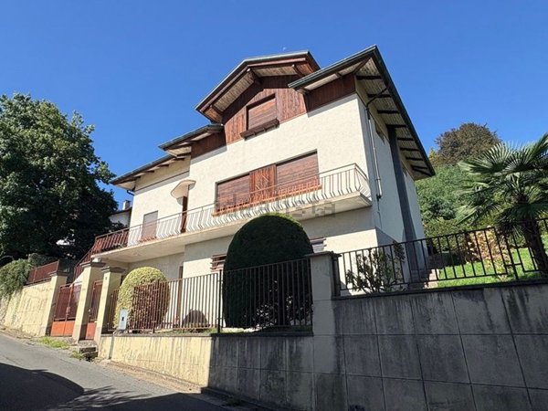 casa indipendente in vendita a Biella in zona Piazzo