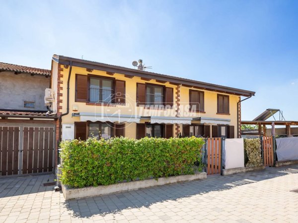 casa indipendente in vendita a Biella in zona Riva