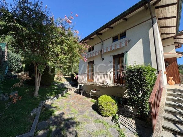 casa indipendente in vendita a Biella in zona Piazzo