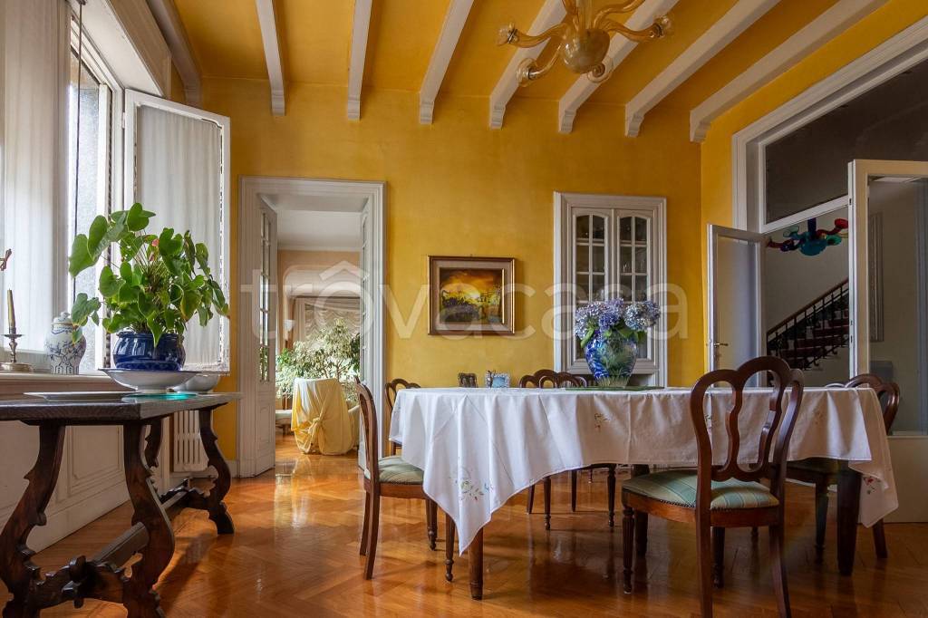 casa indipendente in vendita a Biella in zona Centro Città