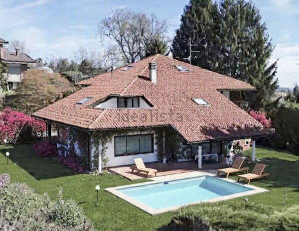 casa indipendente in vendita a Biella in zona Piazzo