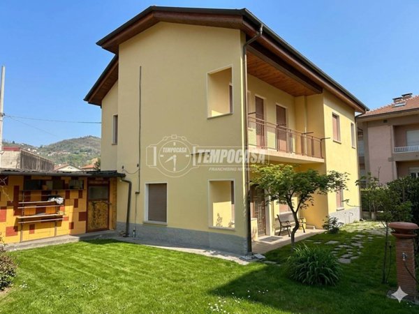 casa indipendente in vendita a Biella in zona Chiavazza