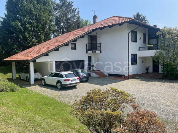 casa indipendente in vendita a Biella in zona Piazzo