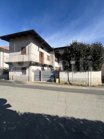 casa indipendente in vendita a Biella in zona Piazzo
