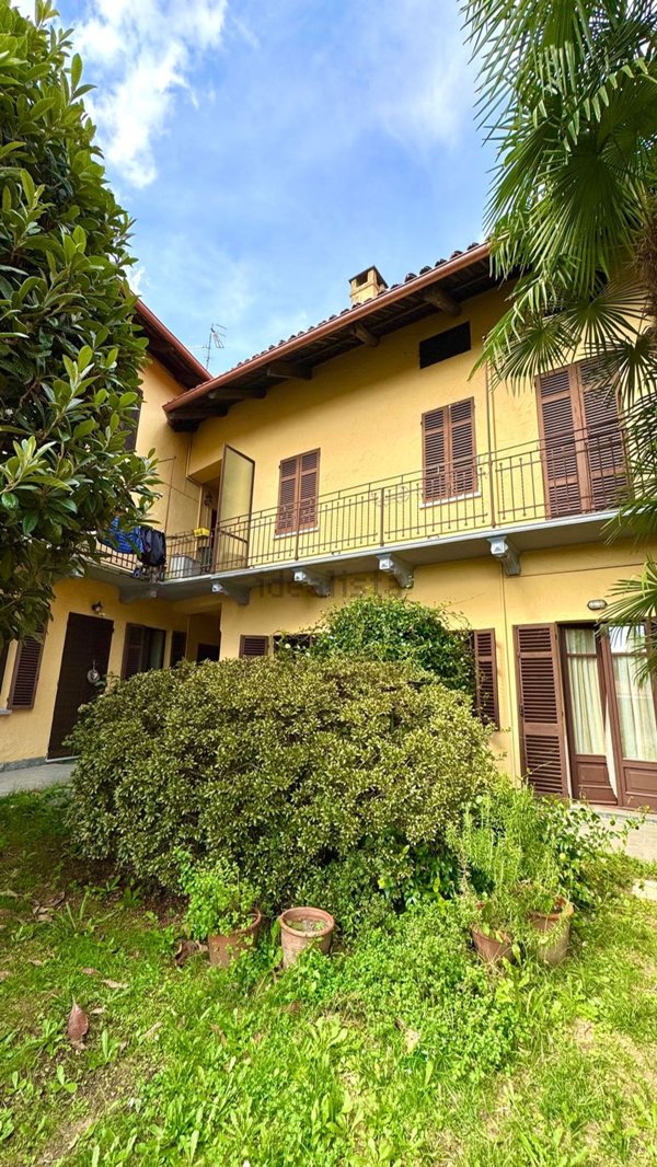 casa indipendente in vendita a Biella in zona Chiavazza