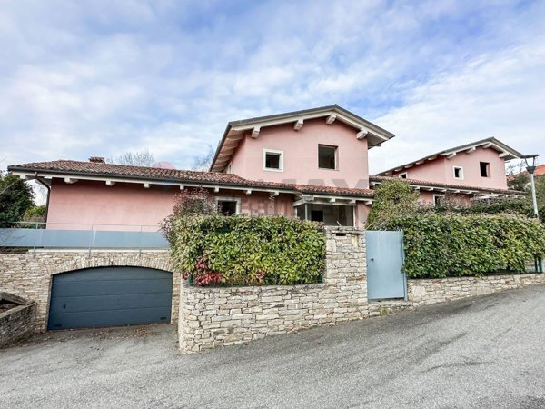 casa indipendente in vendita a Biella in zona Vandorno