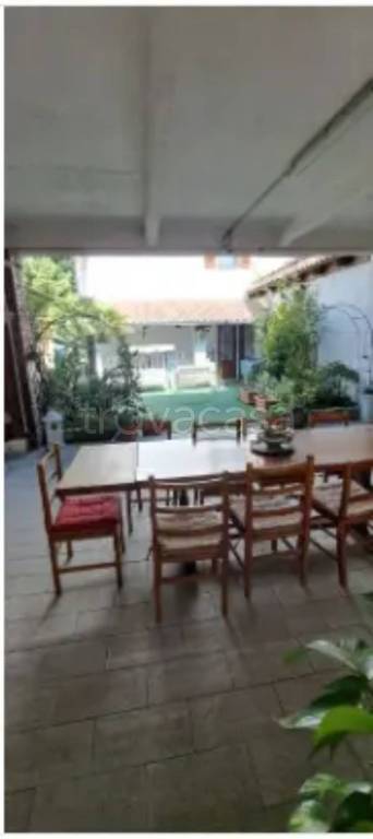 casa indipendente in vendita a Biella in zona Chiavazza