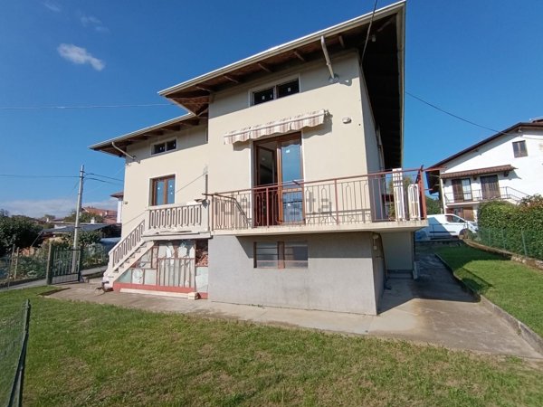 casa indipendente in vendita a Biella in zona Pavignano