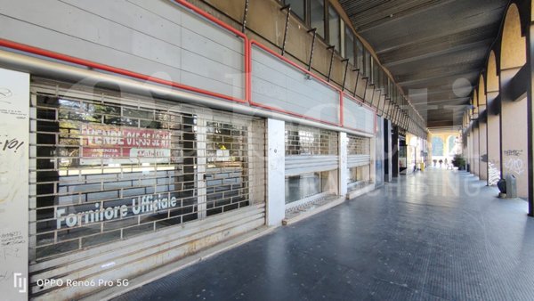 locale commerciale in vendita a Biella