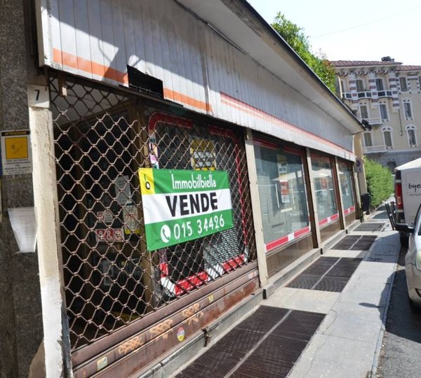 locale commerciale in vendita a Biella in zona Centro Città