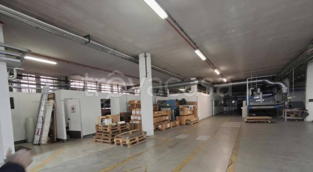 locale commerciale in vendita a Biella in zona San Biagio