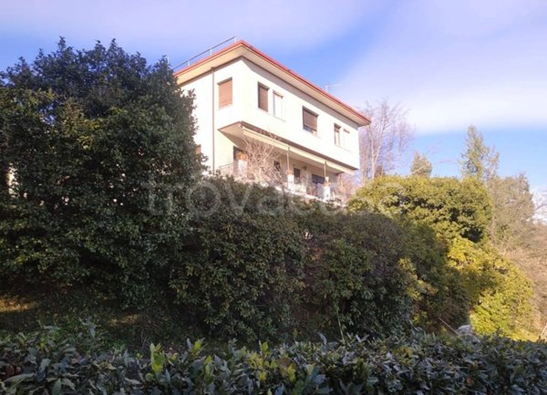 casa indipendente in vendita a Biella in zona Centro Città