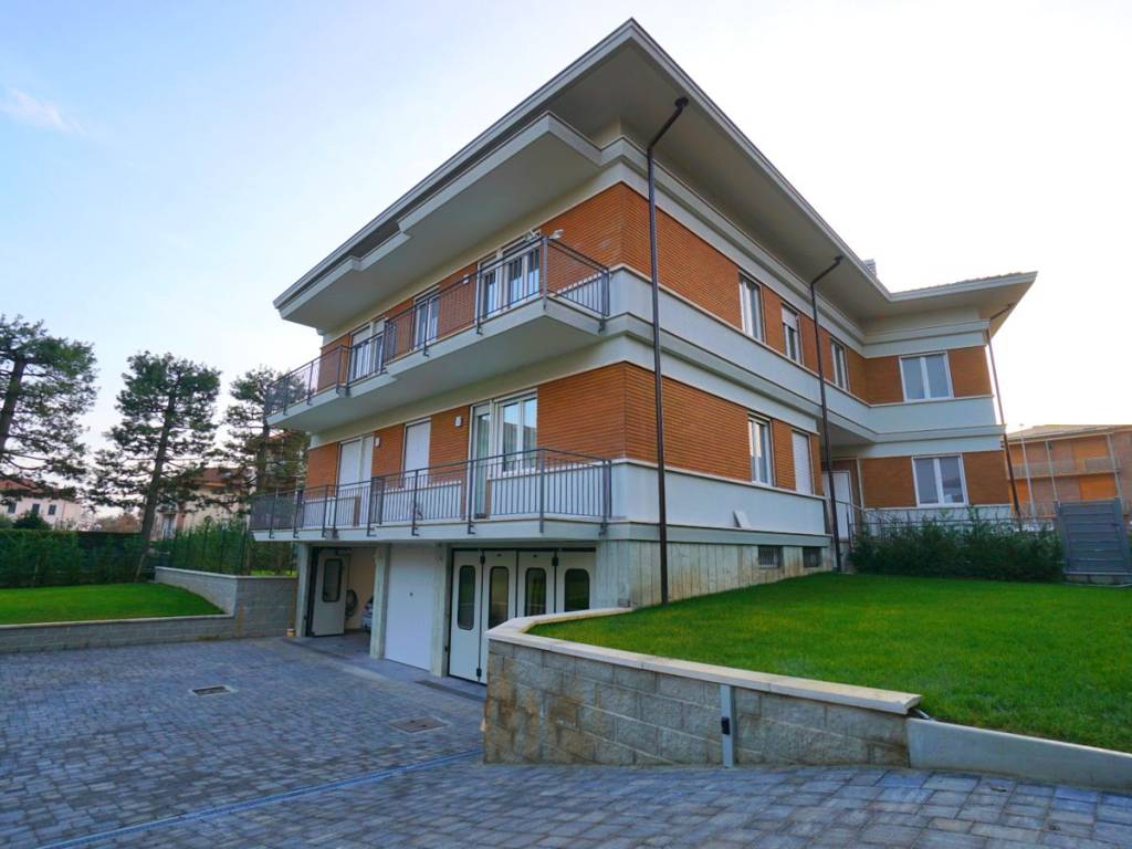 casa indipendente in vendita a Biella in zona Corso Europa