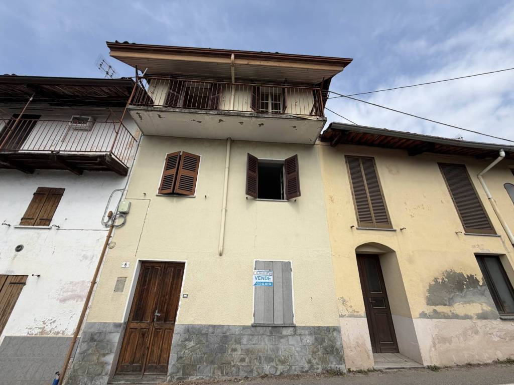 casa indipendente in vendita a Bioglio