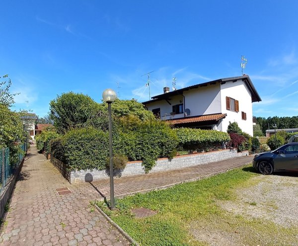 casa indipendente in vendita a Brusnengo