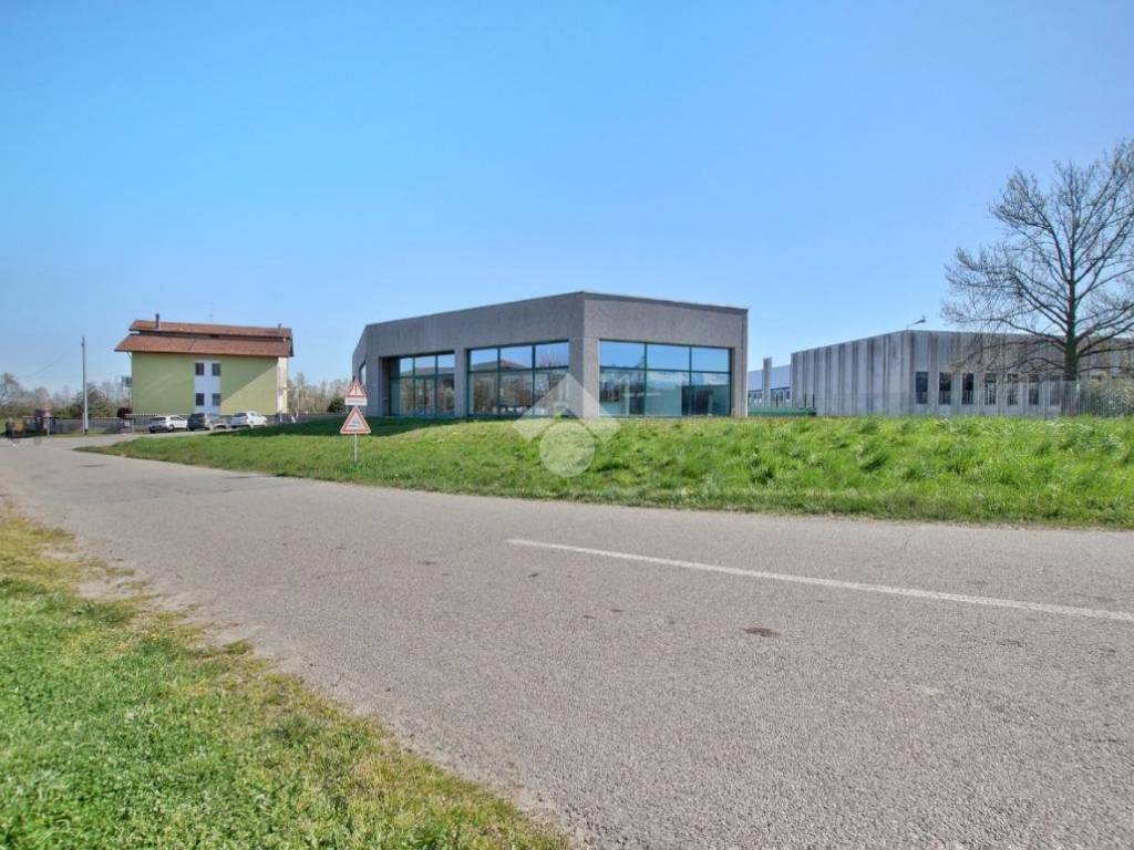 locale commerciale in vendita a Brusnengo