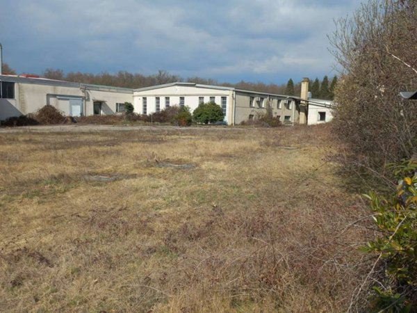 locale commerciale in vendita a Brusnengo