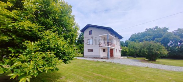casa indipendente in vendita a Brusnengo