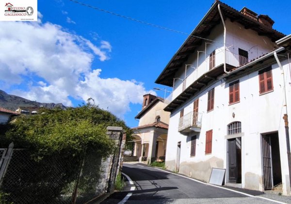 casa indipendente in vendita a Camandona