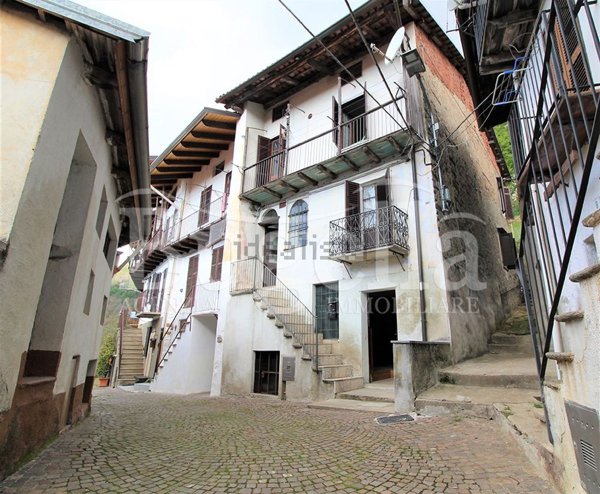 casa indipendente in vendita a Camandona