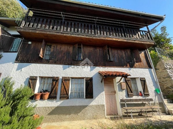 casa indipendente in vendita a Camandona