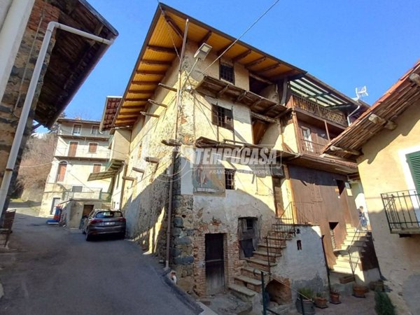 casa indipendente in vendita a Camandona