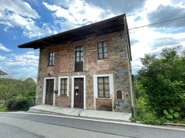 casa indipendente in vendita a Camandona