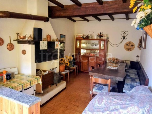 casa indipendente in vendita a Camandona