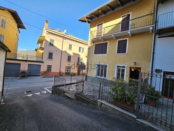 casa indipendente in vendita a Camandona