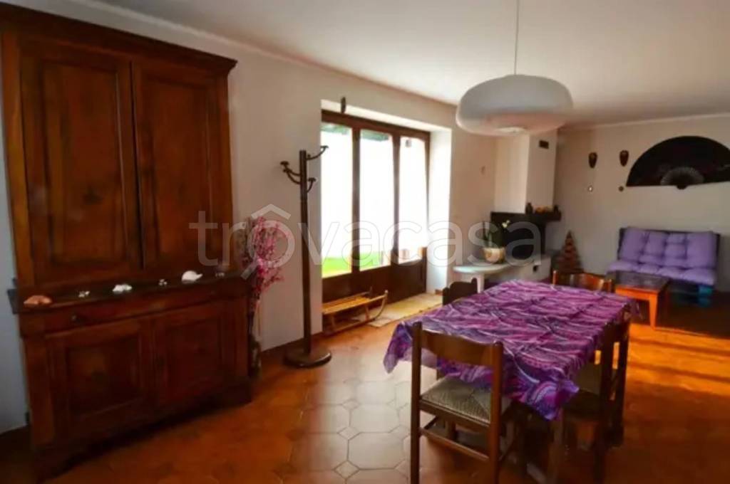 casa indipendente in vendita a Camandona
