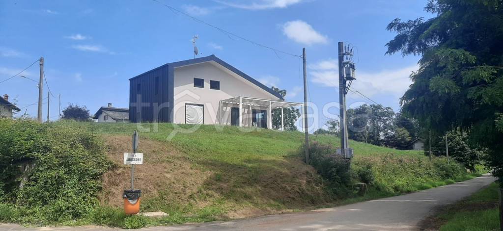 casa indipendente in vendita a Camburzano
