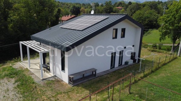 casa indipendente in vendita a Camburzano