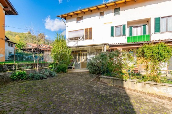 casa indipendente in vendita a Camburzano