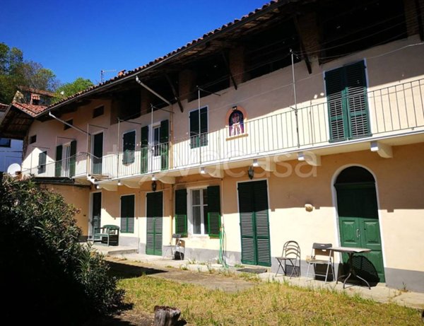casa indipendente in vendita a Camburzano