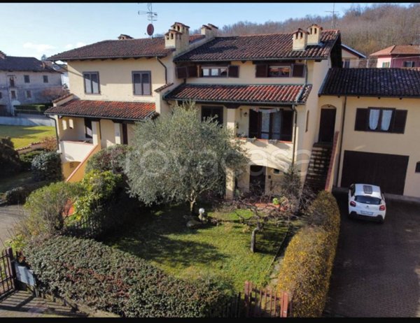 casa indipendente in vendita a Camburzano